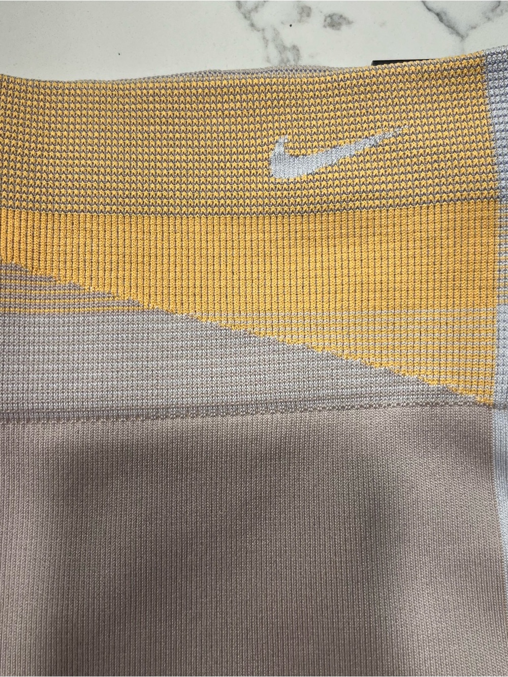 NIKE Women’s Color block Seamless Biker Shorts - Size M - Picture 2 of 9